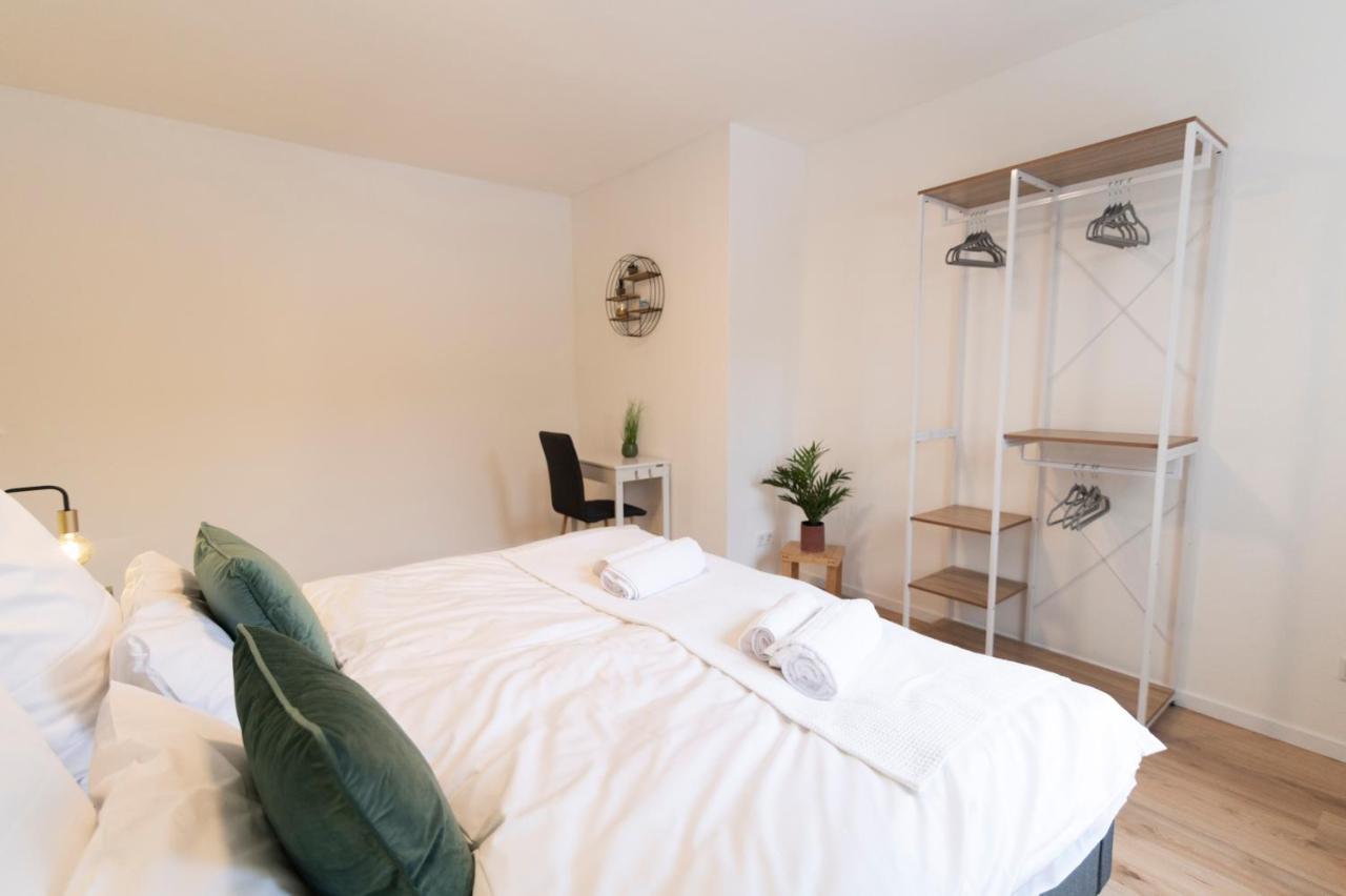 Peter Apartments - Premium Wohnung I 95Qm I 3 Schlafzimmer I Grosses Bad I Kueche I Wohnzimmer I Tv Fulda Kültér fotó